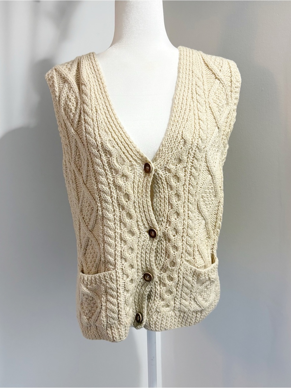 Vintage Aran Ireland Wool Fisherman Cable Knit Vest Pockets Wood Button Medium